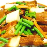豚肉とジャガイモとインゲン豆の炒め/Sauteed pork、potato and green beans(中華料理 龍門)