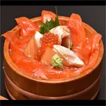 秘伝タレまみれ「漬サーモン丼」（回転寿司みさき イセザキモール店）