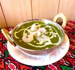 エビほうれん草カレー Prawn Saag Curry（インディンネパールフードキャラバン）