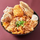 旨辛豚キムチ丼 500 (唐揚2+コロッケ1+春巻1)（ガチでうまい「ガチ丼屋」 大橋店）