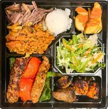 KARISIK KEBABケバブの盛り合わせ(2人前)   ボスボラスハサン特製の4種類のケバブの盛り合わせです。（トルコ料理ボスボラスハサン新宿店）