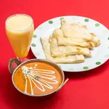 カレーとチーズナンとマンゴーラッシーのセット-Curry-&-Cheese-Nan-&-Mango-Lassie-Set(【カレーの名店】 インド料理 ビニタダイニング BINITA DINING)