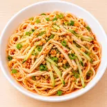 鸡丝凉拌面(鶏ささみの冷やし中華)（麻辣烫＆米線専門 四川食堂 隅然）