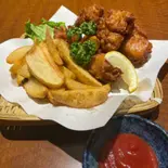 唐揚げ・フライドポテト盛り合わせ（地鳥や 純鶏）