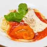 フレッシュバジル&とろ~りチーズのトマトソース Fresh Basil & Melted Cheese in Tomato Sauce(RajaVetta 池尻店)