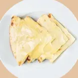 【当店人気No.4！】【65】チーズナン/Cheese Naan（インド料理ガンジス）