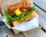 レタストマトチーズバーガー（One Hundred Bakery千歳船橋店）