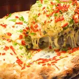 オリーブチェダーチーズナン Olive ＆ Cheddar Cheese Naan（オリエンタルテラス ロータス 新宿）