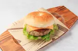 チーズ牛ハンバーグ ベーグルサンド（4TH STREET BAGEL）