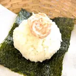 〇エビマヨ Shrimp Mayonnaise（魚屋のおむすび丸徳）