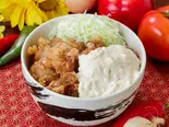たっぷりタルタル唐揚げ丼（贅沢極み唐揚げ あご家）