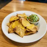 トルティーヤチップス チーズ(ワカモレ付き)（El Macho tacos）