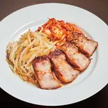 三種盛り合わせ（にんにくらーめん麦吉）