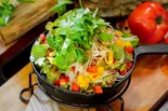 しっとり鶏胸肉とパクチーのアジアンエスニックサラダ（ヘルシー＆パワーサラダ サラダ大学 - 神楽坂校 -）