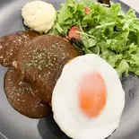 黒毛和牛ハンバーグ＆目玉焼き（バスタカフェ）
