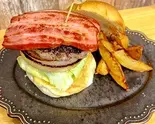 自家製燻製ベーコンバーガー（＆BURGER.）
