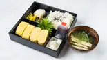 出し巻き弁当(味噌汁付)(小雀弥 -こがらや- 天満店)