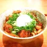 国産ホルモンのねぎ温玉スタミナ焼肉丼【温玉】（【宅配どんぶり】 丼市場）