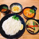 グリーンカレー、トムヤムガイWセット（aroi cafe）