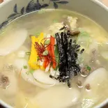 【当店人気No.5】餃子入りトック(韓国お雑煮)（オンマのご飯）