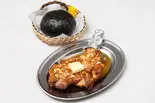 骨付鶏 ガリバタ+山賊おにぎり（牛と鰻 富一）
