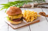 チーズバーガー（モアナキッチンカフェ 新宿タカシマヤタイムズスクエア店）