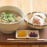 肉吸いうどん・おにぎりセット（玉子飯＆肉吸い 笑味屋 emiya）