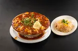 にんにく麻婆ラーメンと半豚炒飯 Garlic Mapo Ramen and Half Portion of Pork Fried Rice（【麻婆ラーメンと炒飯】麺炒菜館 新宿歌舞伎町店）