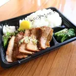 あぶり豚弁当（ごはんや元）