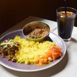 カレー2種盛(ラム・ポークビンダルー)と自家焙煎アイスコーヒーセット（negombo 33 高円寺）