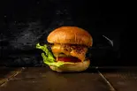 チーズバーガー(ポテト付き)（HangOut HangOver 西武新宿BrickSt.店(ハングアウトハングオーバー)）
