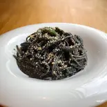 スルメイカのイカ墨ソース～カラスミがけ～（<名物もちもち生パスタ>スマイルオンザテーブル妙蓮寺）
