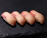 季節の白身(4貫)（ちよだ鮨 新丸子店）