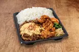 【デカ盛り】国産牛カルビ＆唐揚げ弁当(ガリマヨ)（じゅうじゅうカルビ草加松原店）