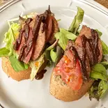 大豆ミートハンバーガーベネディクト Soy Meat Hamburger Benedict（BONDICAFE NAKAMEGURO(ボンダイカフェ ナカメグロ)）