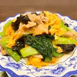 豚肉とキクラゲの玉子炒め（中華料理 無限鴨）