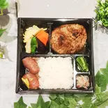 ハンバーグと肉寿司弁当（焼肉レストランMEATPIA）