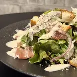 生ハムのシーザーサラダ(CHULATTORIA MASSI)