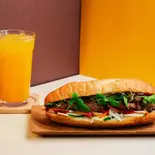 チキンサラダバインミー ジュースセット Chicken Salad Banh Mi Juice Set（バインミーシンチャオ 神戸店）