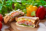 たっぷり野菜のホットサンド Vegetable Filled Hot Sandwich（ホットサンドとサンドイッチのお店 サンドウィッチマン）