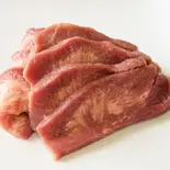 炙りタン刺し(特製醤油、にんにく付き)(単品)(馬肉特急【ウマキチ】都立家政店)