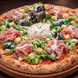 生ハムと温玉シーザーサラダ【M】 (約25cm)（ピザ＆ワッフル バスターズ (PIZZA＆WAFFLE BUSTERS)）