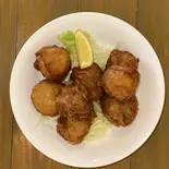 でっかい鶏の唐揚げ（居酒屋 卓治）