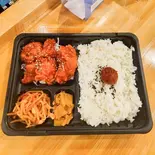 ヤンニョムチキン弁当（momodakni chicken＆beer）