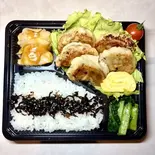 ぱんぱん餃子弁当 Jumbo Gyoza Bento（フリークアウト）