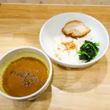 ほうれん草魚介豚骨ポークカレー(フライドオニオン、豚チャーシュー1枚、ほうれん草)（ラーメン屋が本気でカレー作ってみた。）