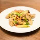 腰果鸡丁/鶏肉とカシューナッツの炒め(天山見・西北本場料理店・刀削麺(HalalaFood))