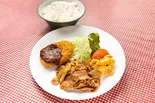 当店人気No.2 ご飯がススムしょうが焼きと手作りポテトコロッケ(しょうが亭)