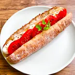 クリームチーズとトマト（パンとスープ。Cafe Karanos[カラノス]）