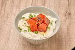 疲労回復に!「たまり醤油漬けサーモンのねばとろ丼」(健康志向のねばとろ日和 本八幡店)